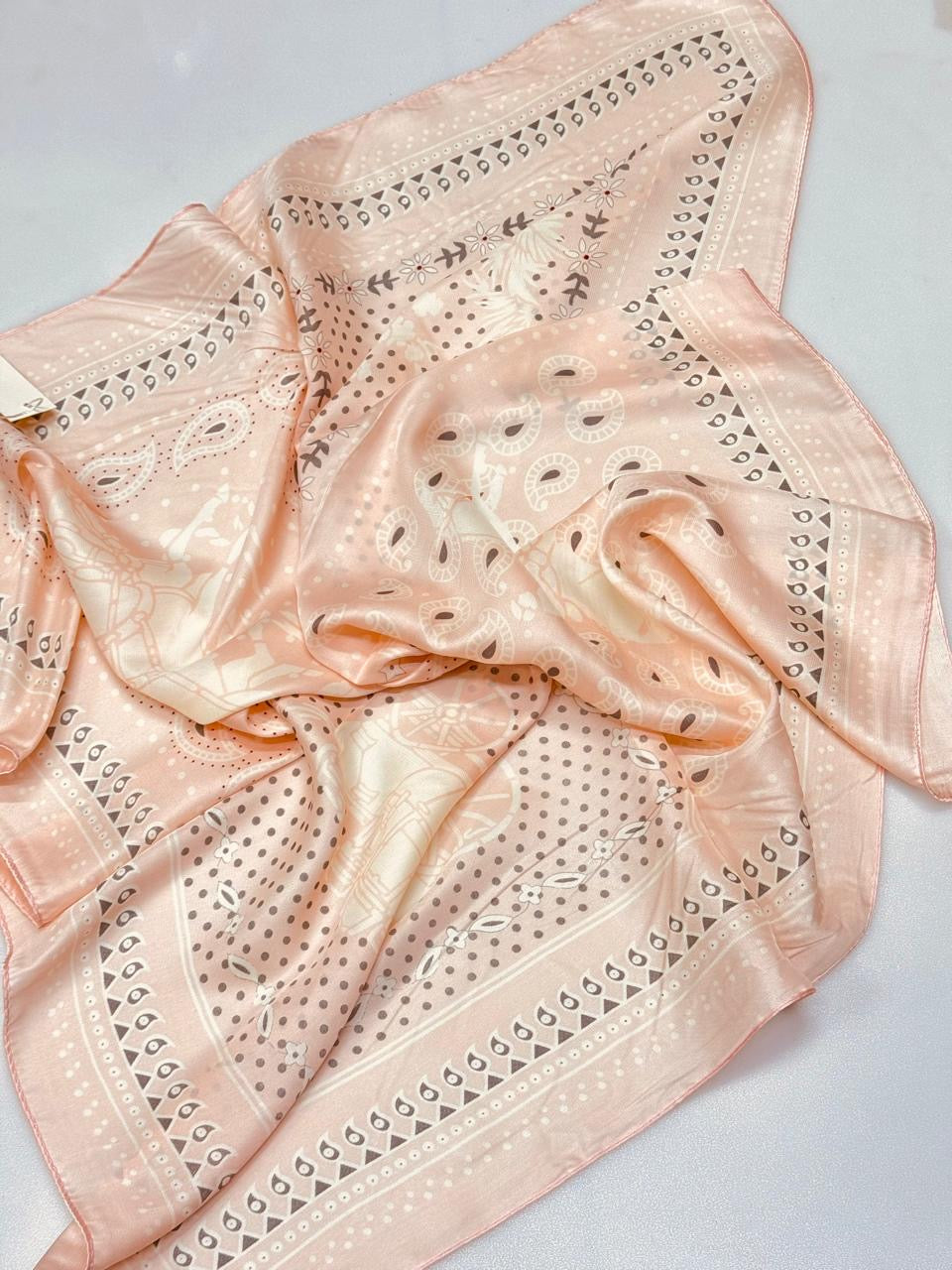 Pañoleta rosa árbol